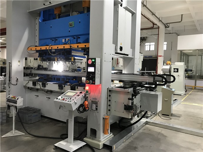 沖壓機械手操作中注意哪些規(guī)范要求？